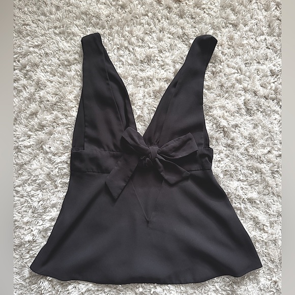 Open Back F21 blouse - Picture 2 of 3